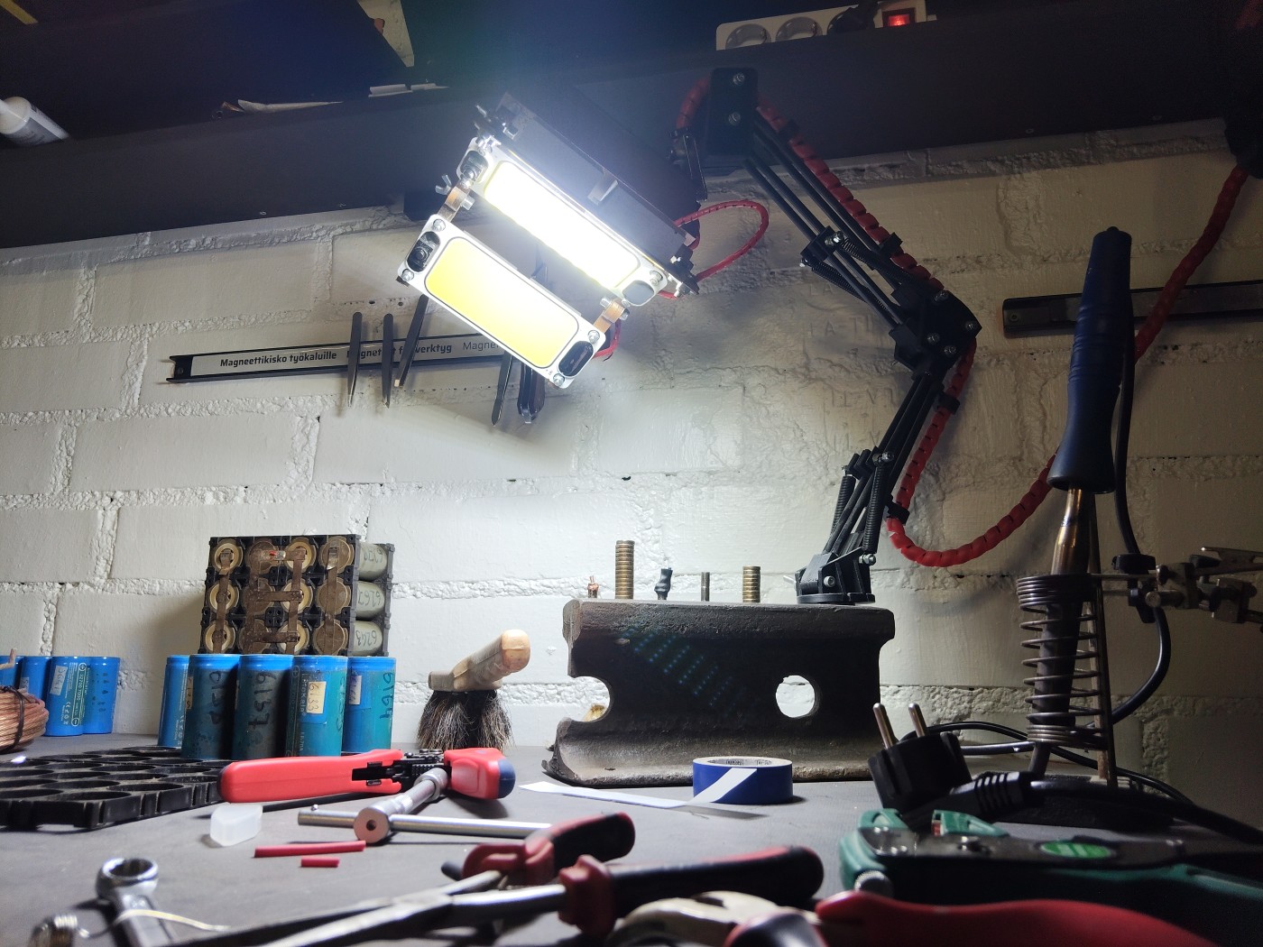Верстак для работы с электроникой
